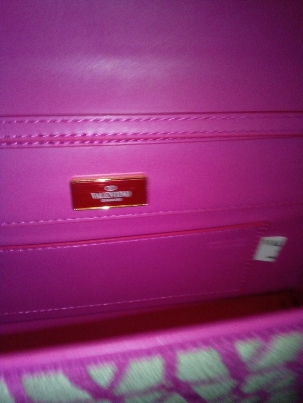 🌸PINK V Logo Shoulder Bag - Picture 2 of 8